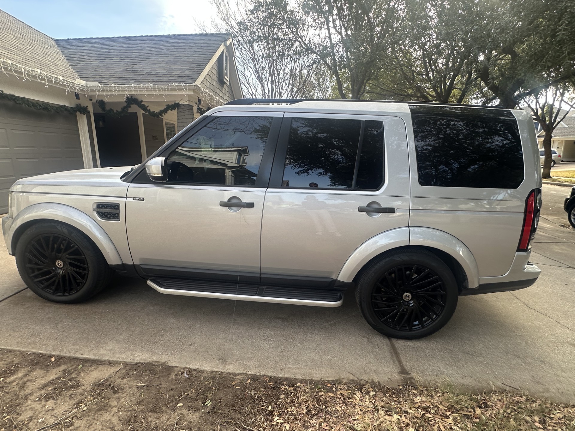 Used 2015 Land Rover LR4 AWD/4WD image 2