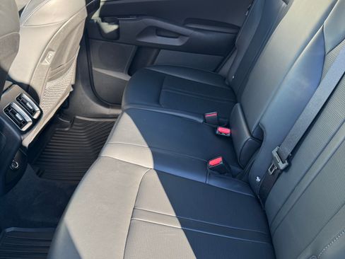 Used 2024 Kia Sorento S image 11