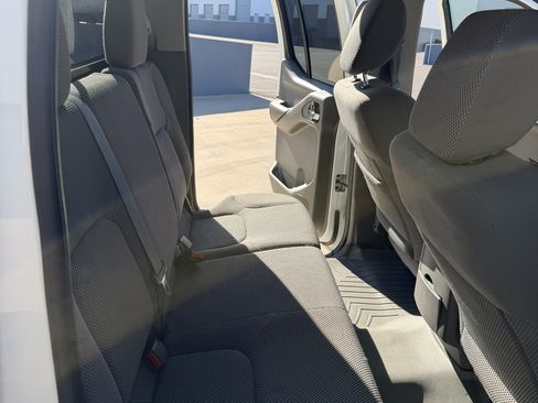 Used 2017 Nissan Frontier SV image 8