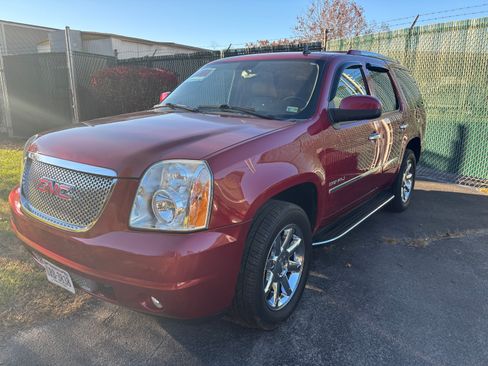 Used 2013 GMC Yukon Denali image 1