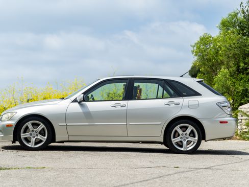 Used 2003 Lexus IS 300 300 SportCross Hatchback 4D image 6