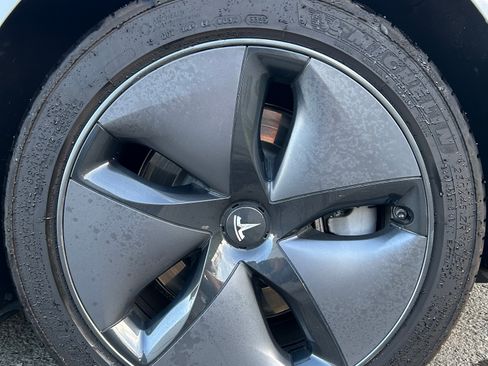 Used 2018 Tesla Model 3 Long Range image 10