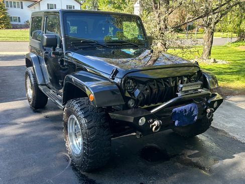 Used 2014 Jeep Wrangler Sahara w/ Connectivity Group AWD/4WD image 10