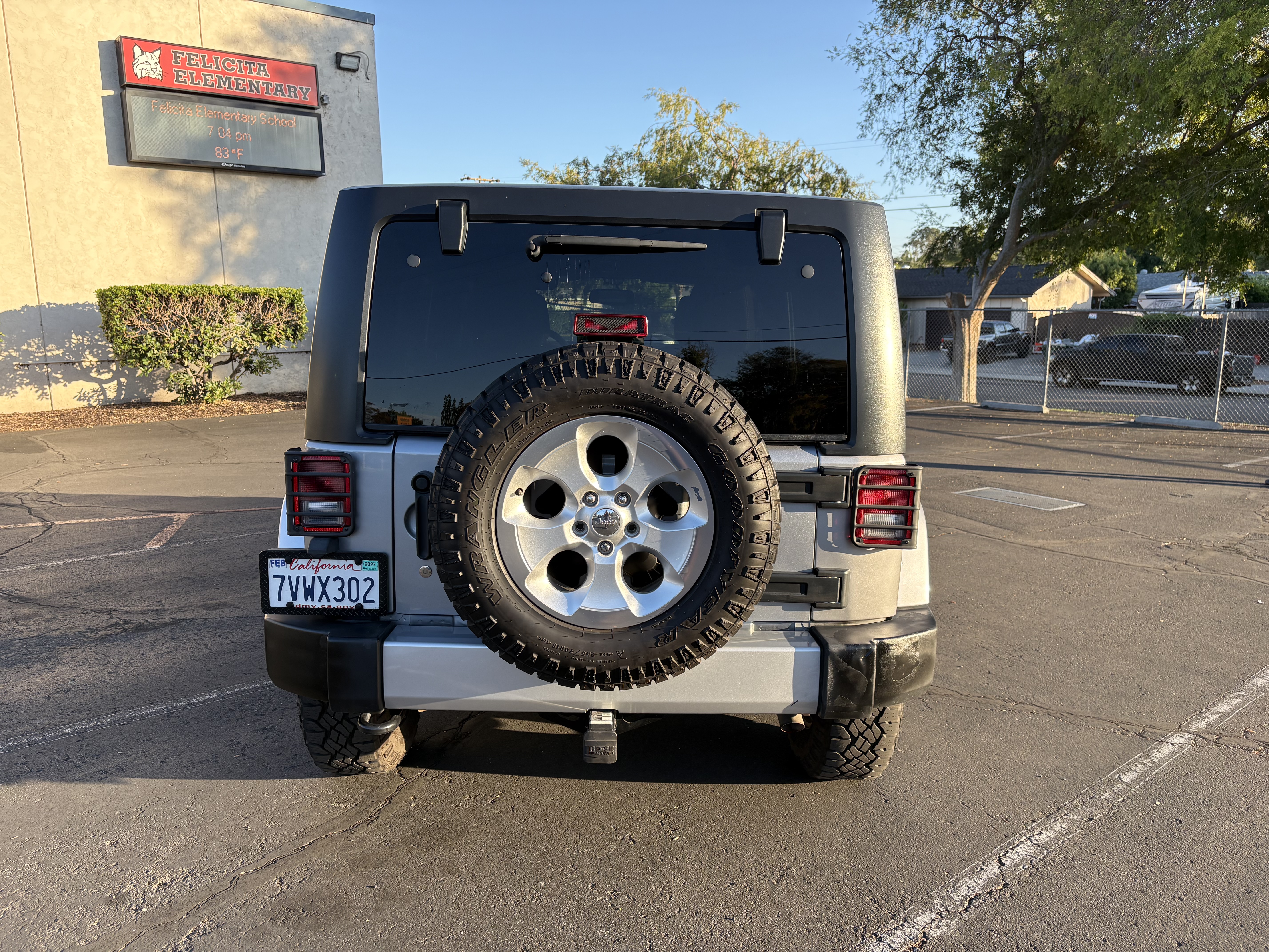 Used 2015 Jeep Wrangler Unlimited Sahara w/ Connectivity Group AWD/4WD image 8