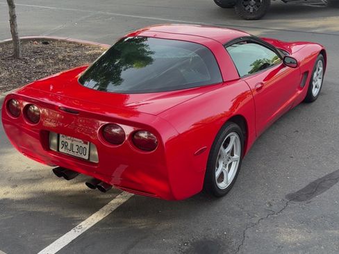 Used 2000 Chevrolet Corvette Coupe w/ Memory Pkg RWD image 14