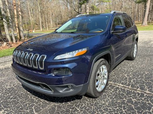 Used 2014 Jeep Cherokee Limited w/ Luxury Group AWD/4WD image 2