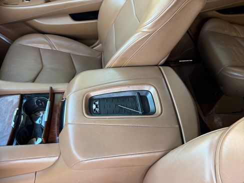 Used 2016 Cadillac Escalade Platinum AWD/4WD image 11