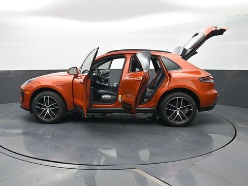 Used 2022 Porsche Macan AWD/4WD image 10