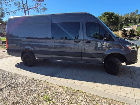Used 2020 Mercedes-Benz Sprinter 2500 image 2