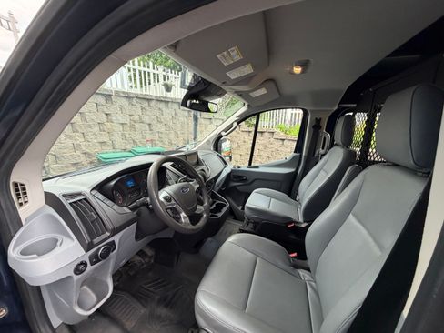 Used 2016 Ford Transit 250 130 Low Roof w/ Exterior Upgrade Package RWD image 8