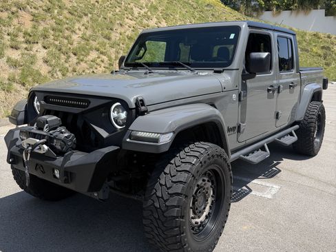 Used 2020 Jeep Gladiator Sport w/ Quick Order Package 24S AWD/4WD image 10