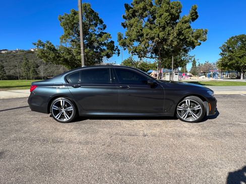 Used 2019 BMW 740i w/ Executive Package image 2