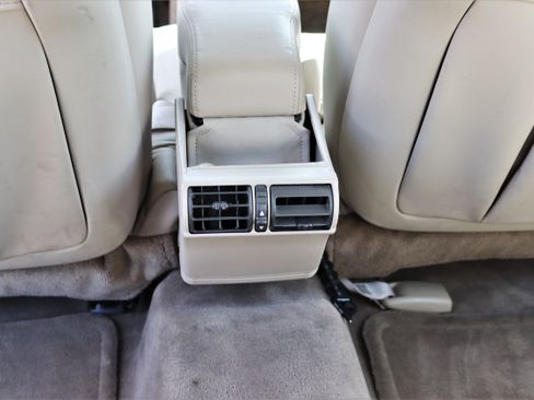 Used 1998 Cadillac De Ville D'Elegance w/ Safety/Security Pkg FWD image 12