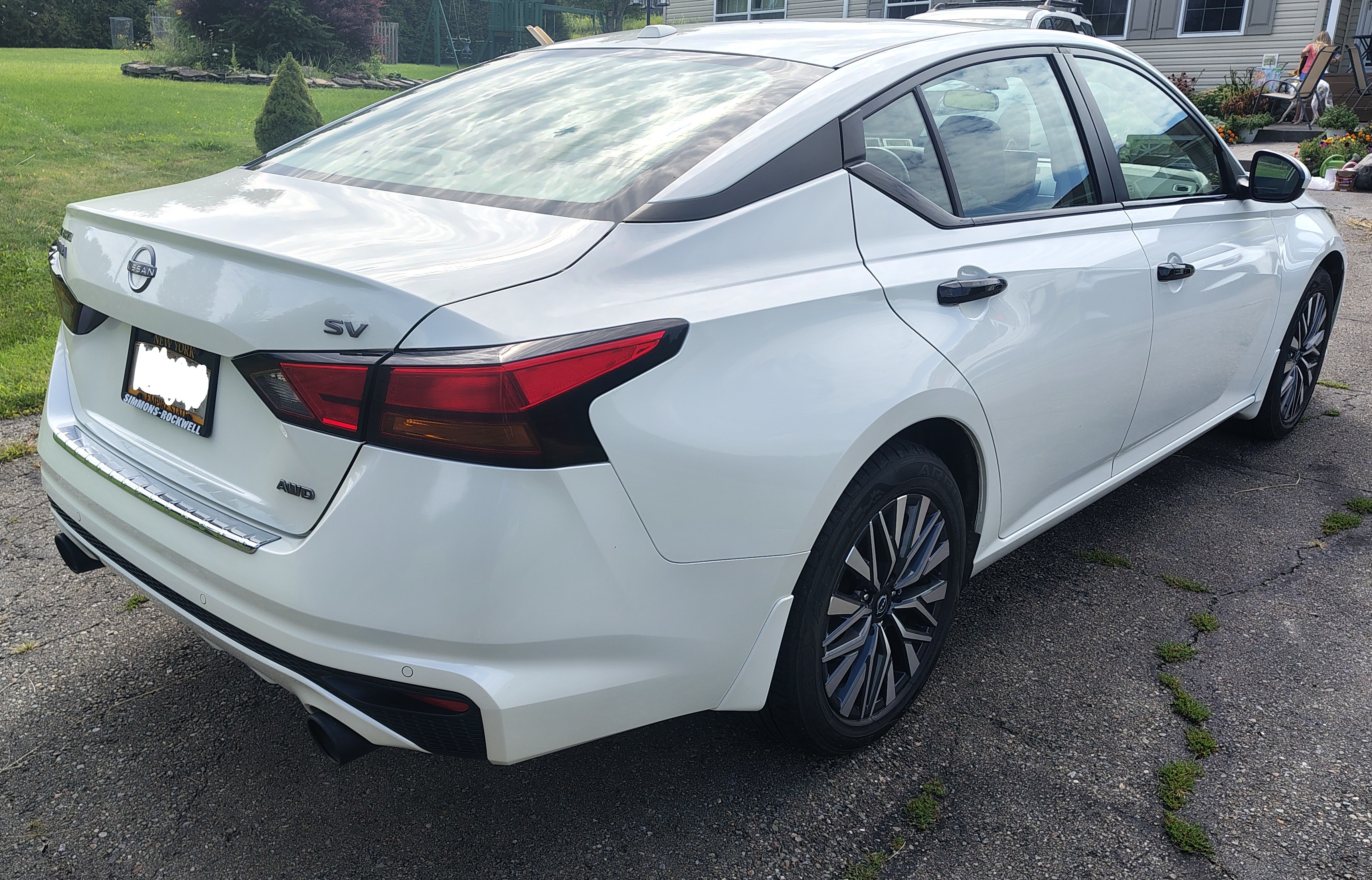 Used 2023 Nissan Altima 2.5 SV w/ SV Premium Package AWD/4WD image 5