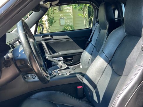 Used 2014 MAZDA MX-5 Miata Grand Touring w/ Premium Package RWD image 16