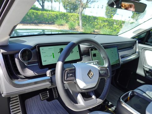 Used 2023 Rivian R1S Adventure image 28