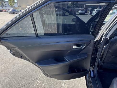 Used 2017 Toyota Camry SE FWD image 14