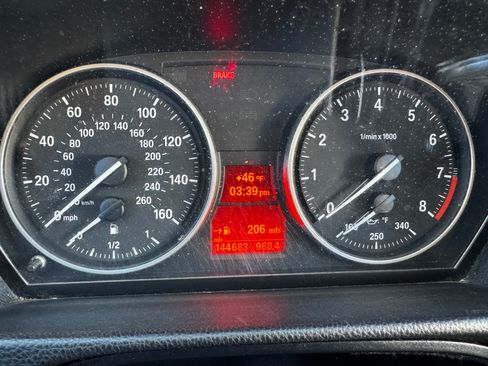 Used 2011 BMW 335i xDrive Sedan image 14