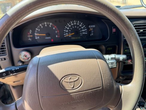 Used 2000 Toyota Tacoma PreRunner RWD image 6