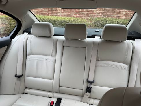 Used 2016 BMW 528i Sedan image 11