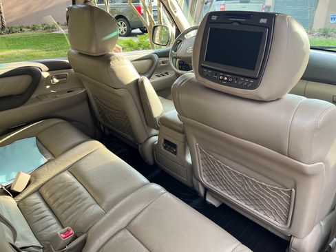 Used 2007 Toyota Land Cruiser AWD/4WD image 25