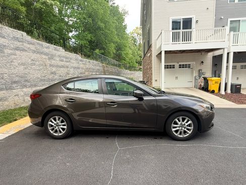 Used 2015 MAZDA MAZDA3 i Touring w/ Technology Package FWD image 2