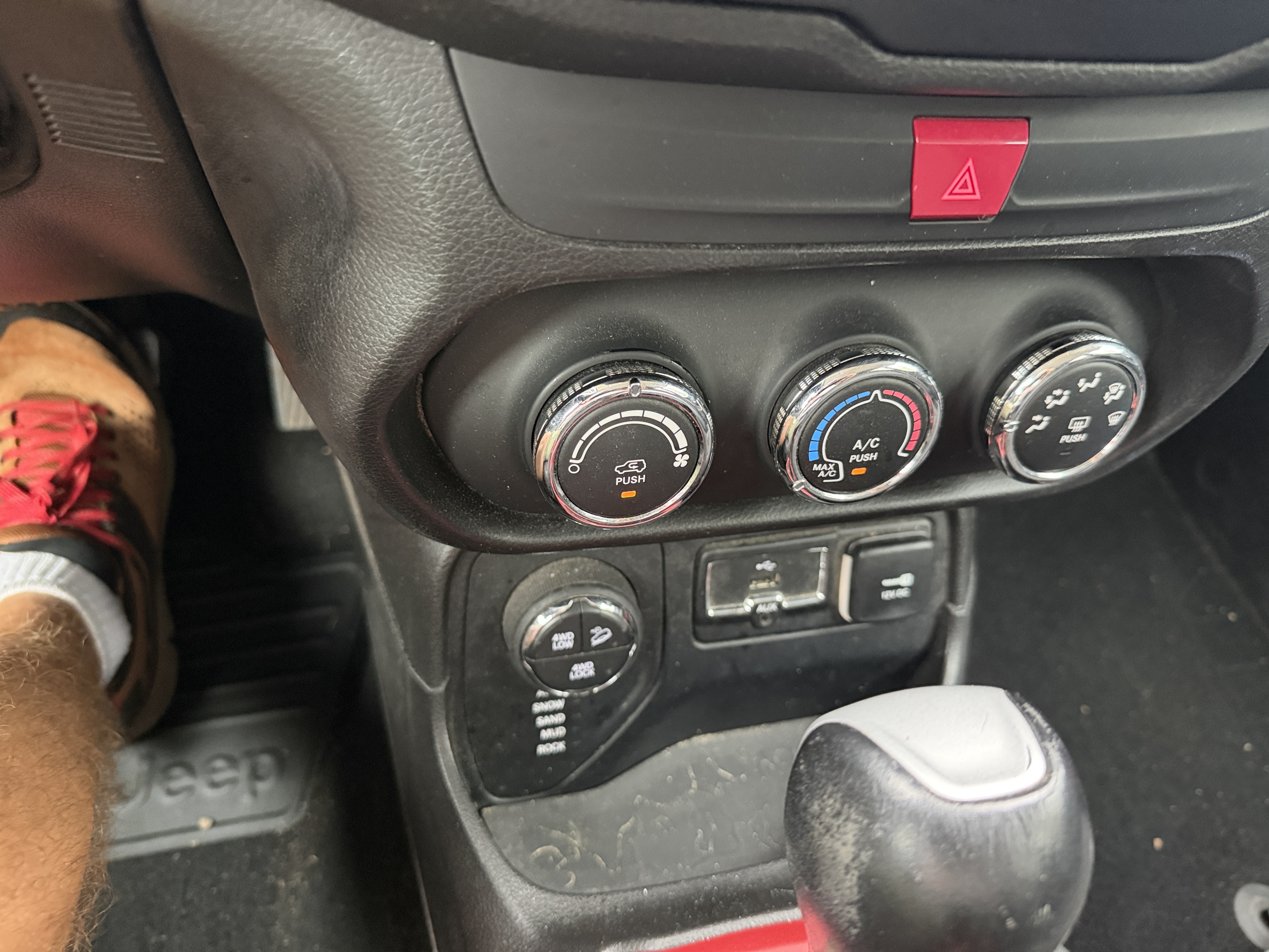 Used 2017 Jeep Renegade Trailhawk AWD/4WD image 6