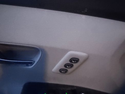 Used 2013 Toyota Venza XLE image 13