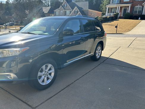 Used 2012 Toyota Highlander FWD w/ Tech Pkg image 6