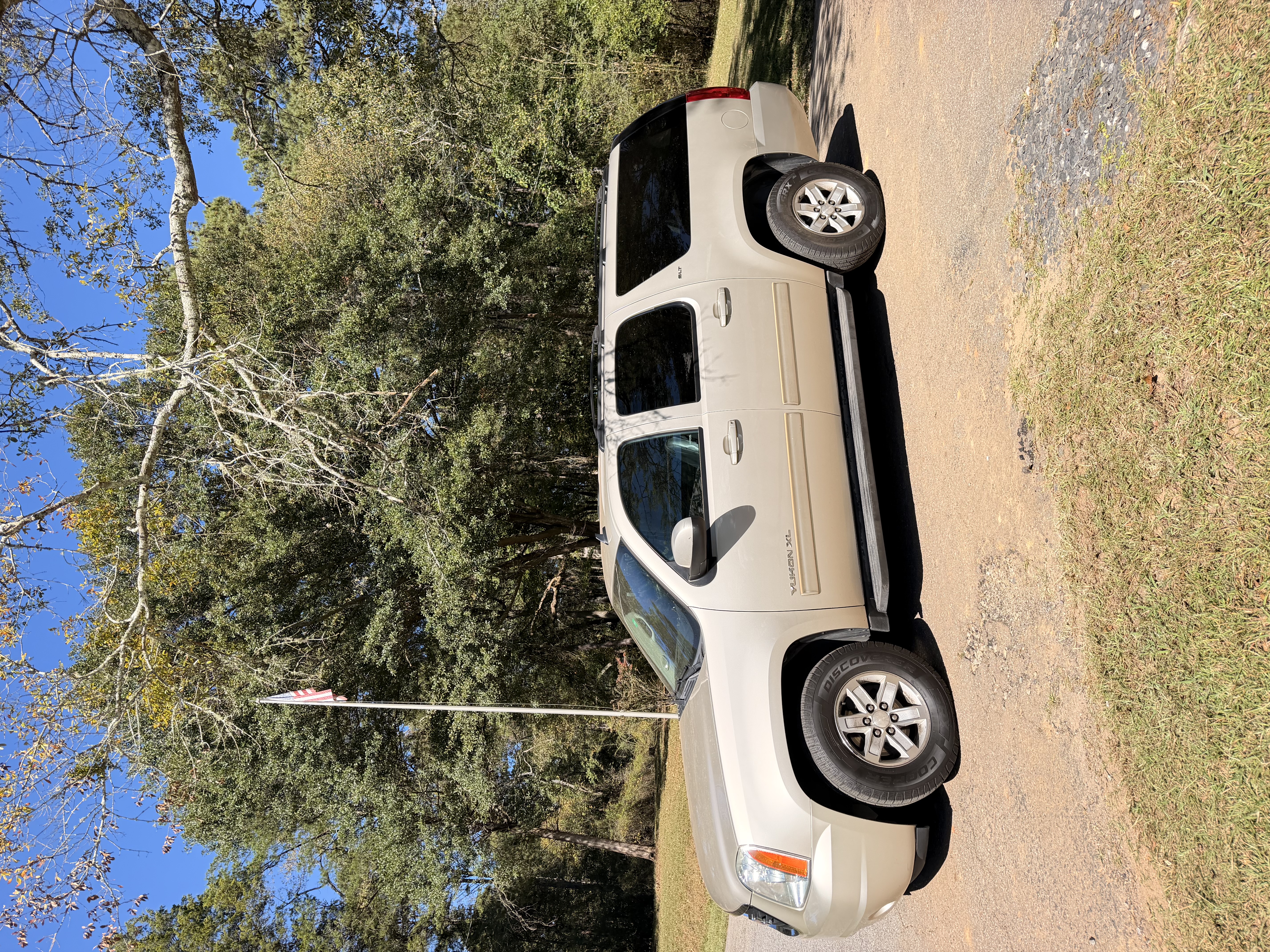 Used 2013 GMC Yukon XL SLT RWD image 1