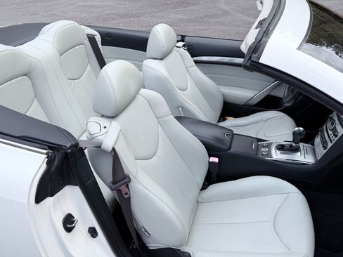 Used 2012 INFINITI G37 Convertible image 25