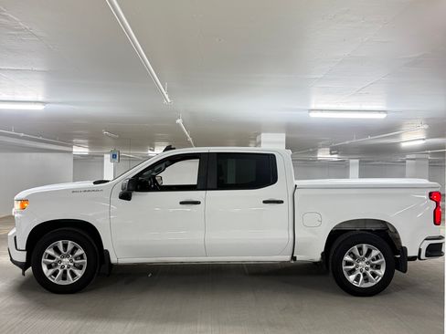 Used 2020 Chevrolet Silverado 1500 Custom w/ Custom Value Package RWD image 2
