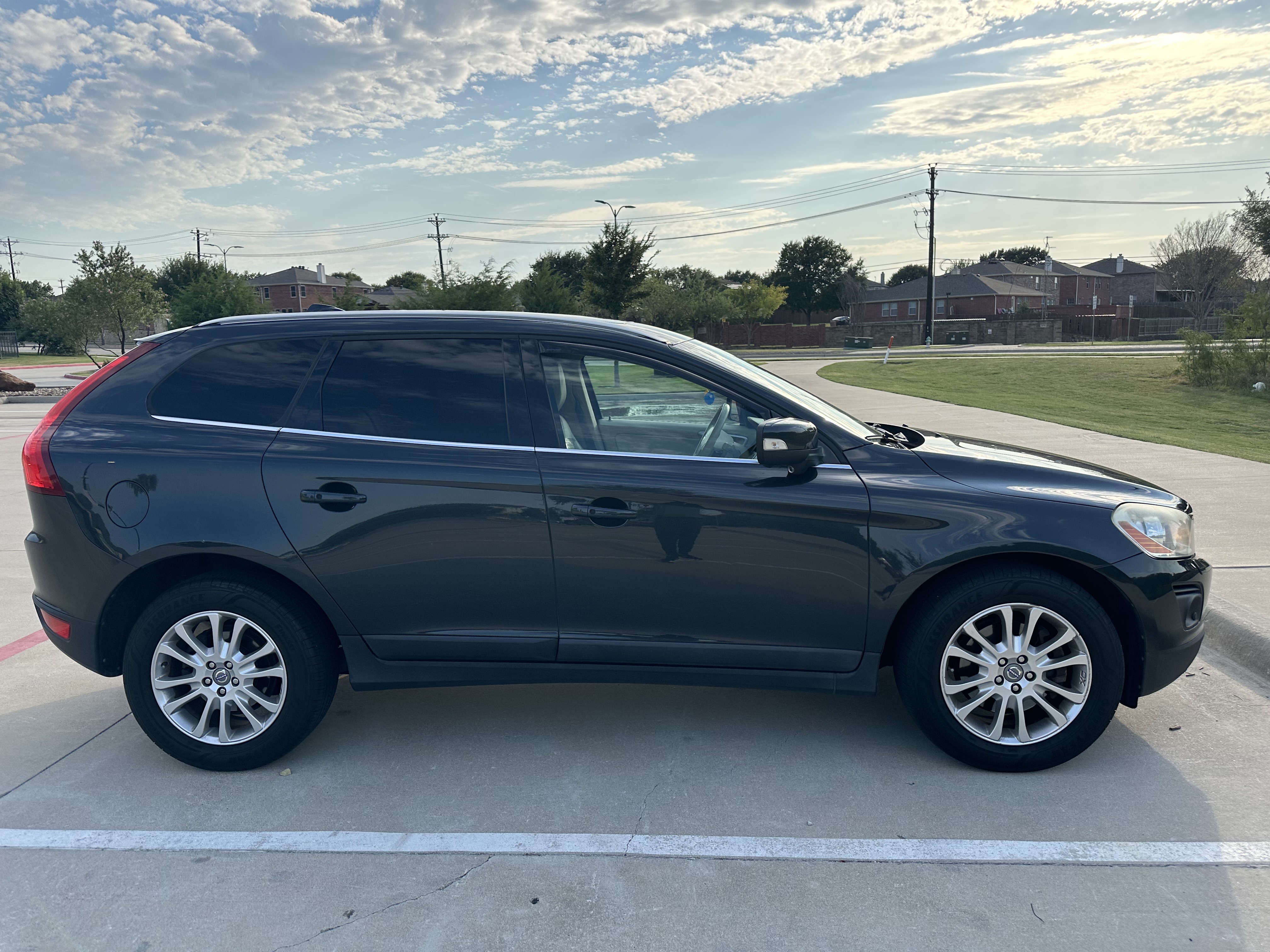 Used 2010 Volvo XC60 T6 R-Design AWD/4WD image 1