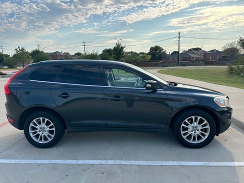 Used 2010 Volvo XC60 T6 R-Design image 1