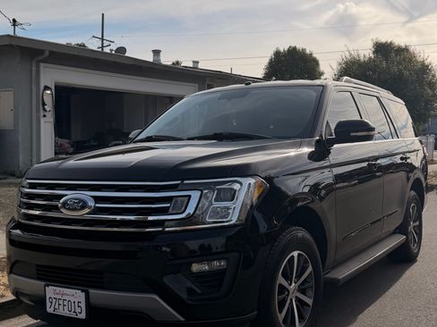 Used 2018 Ford Expedition XLT w/ Equipment Group 201A RWD image 2
