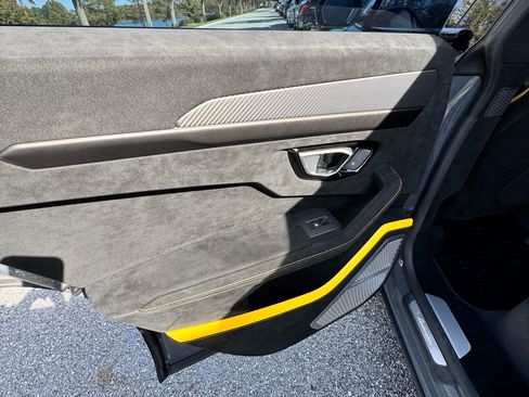 Used 2023 Lamborghini Urus Performante image 16