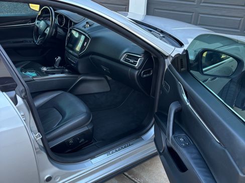 Used 2018 Maserati Ghibli S image 8
