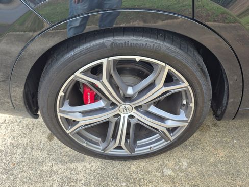 Used 2022 Maserati Levante Trofeo image 21