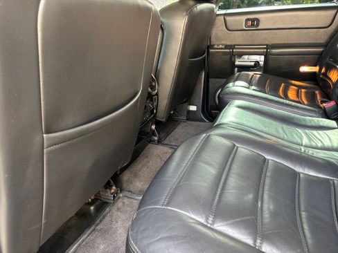 Used 2005 HUMMER H2 SUT w/ Preferred Equipment Group AWD/4WD image 16
