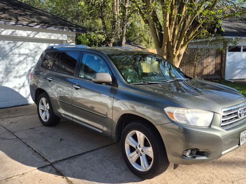 Used 2010 Toyota Highlander Limited image 3
