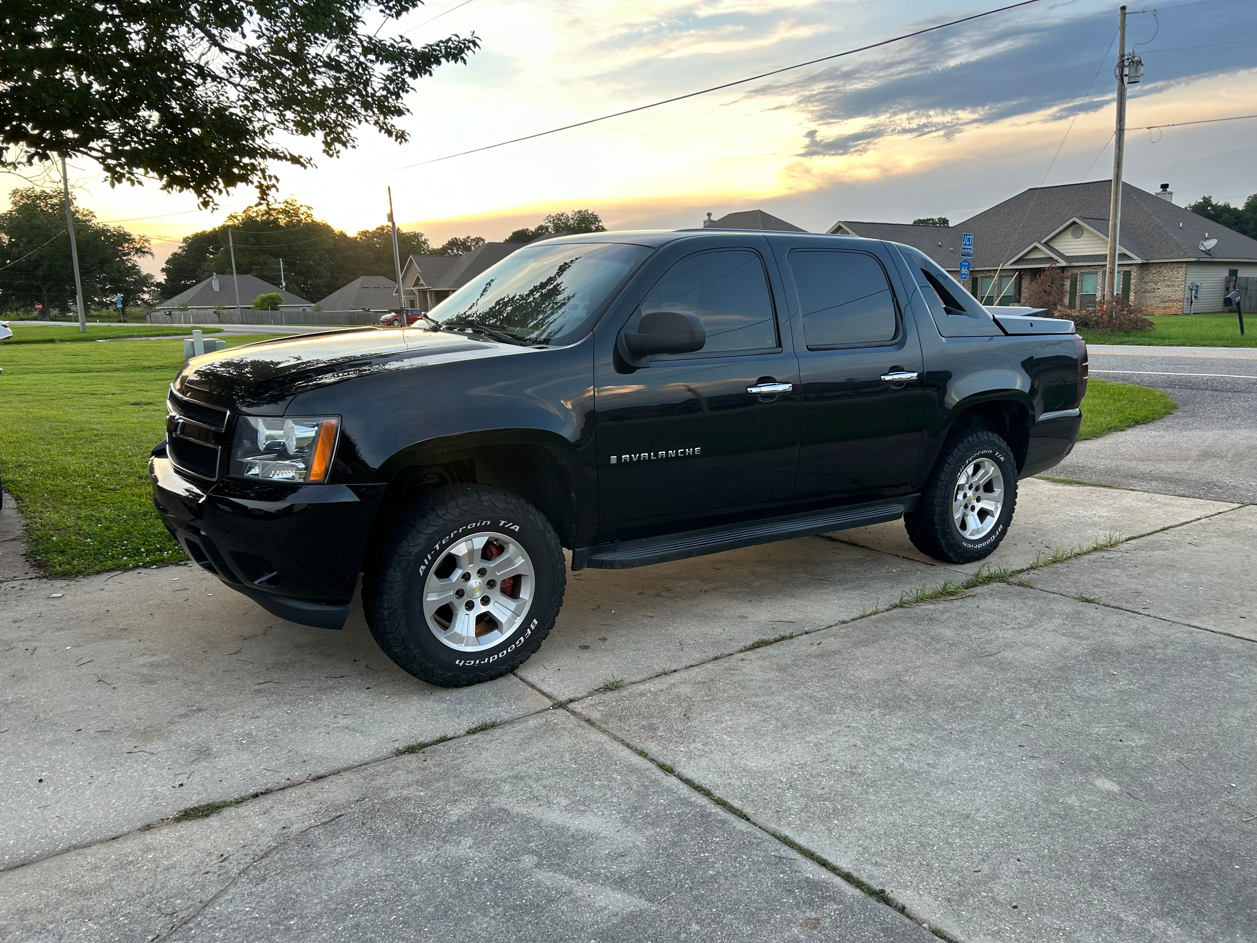 Used 2009 Chevrolet Avalanche LS AWD/4WD image 1