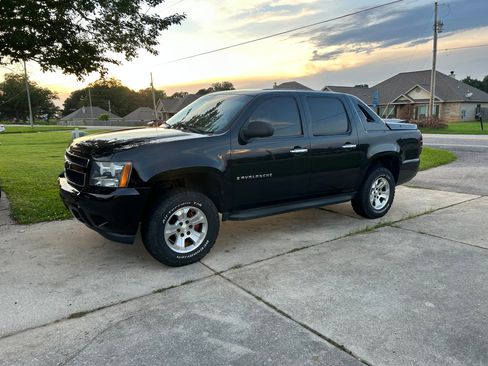 Used 2009 Chevrolet Avalanche LS AWD/4WD image 1