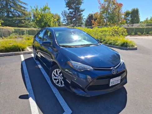 Used 2018 Toyota Corolla LE image 14