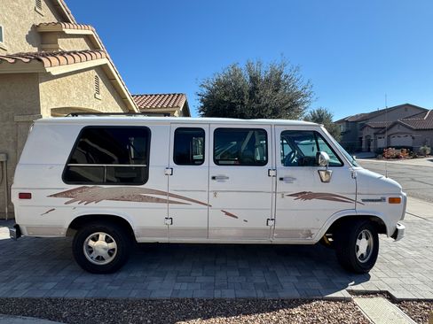 Used 1995 GMC G2500 Vandura image 2