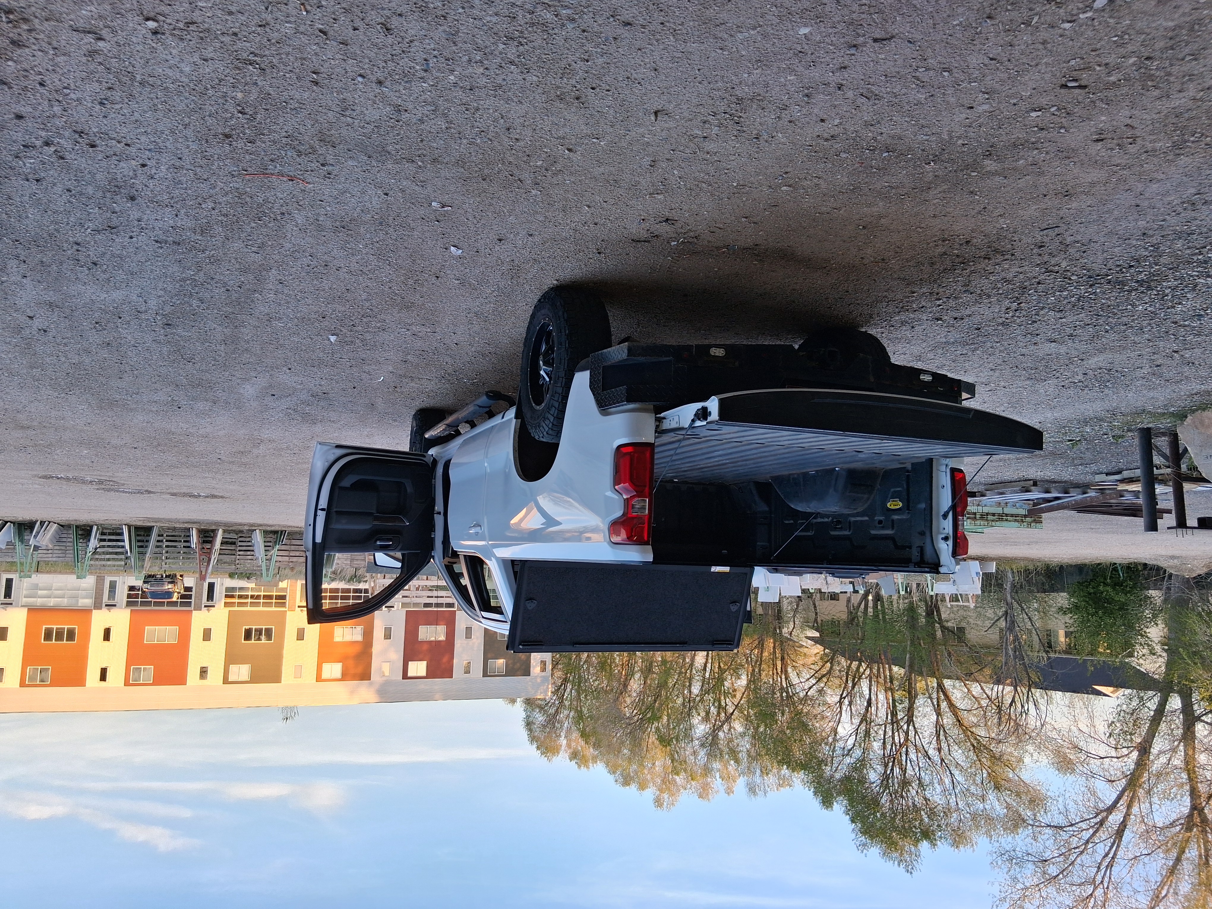 Used 2019 Chevrolet Silverado 1500 RST w/ True North Edition AWD/4WD image 2