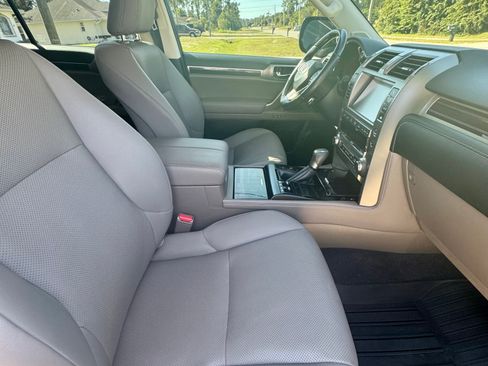 Used 2021 Lexus GX 460 Premium w/ Accessory Package image 27