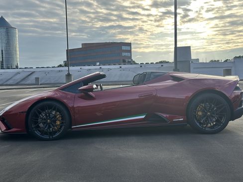 Used 2022 Lamborghini Huracan EVO image 9