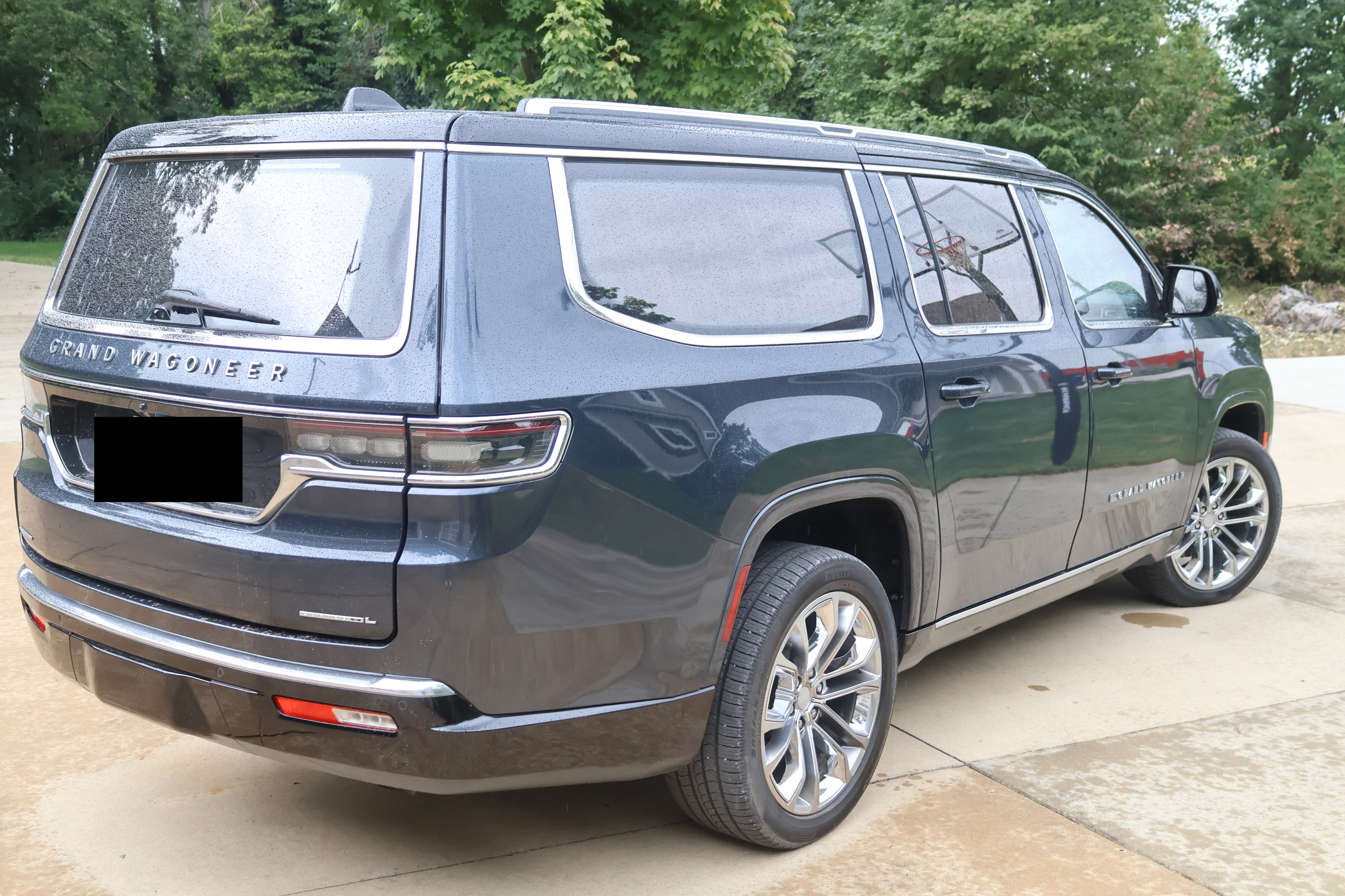 Used 2023 Jeep Grand Wagoneer L Series II w/ Premium Group II AWD/4WD image 2