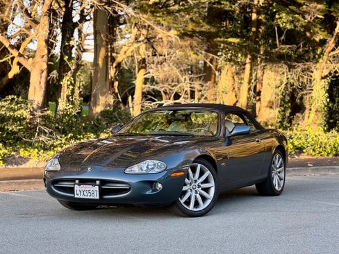 Used 2000 Jaguar XK8 Convertible image 2