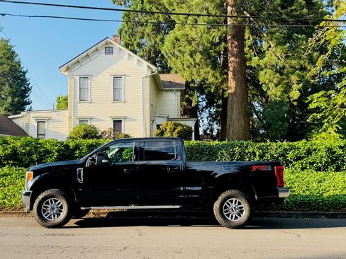 Used 2017 Ford F250 Lariat w/ Lariat Value Package AWD/4WD image 1